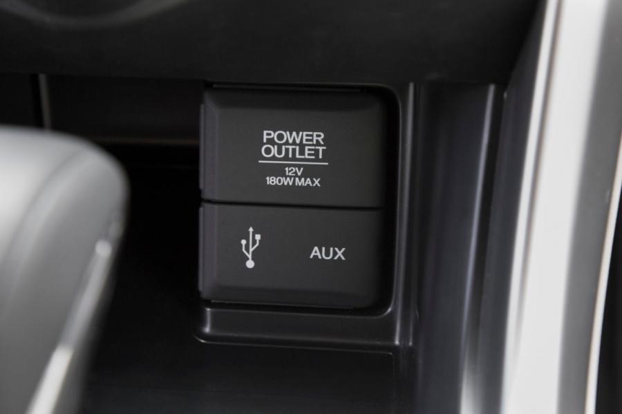 Honda Accord Plug-In Hybrid 2014 года  (фото 10 из 109)